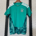 Maillot de gardien Allemagne 25/26, marque Le 12 -ème Maillot, en tissu technique avec logo national visible.