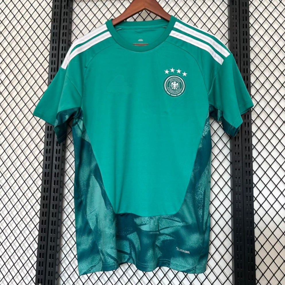 Maillot de gardien Allemagne 25/26, marque Le 12 -ème Maillot, en tissu technique avec logo national visible.