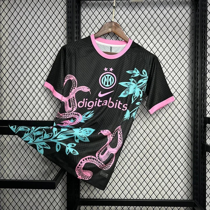 Maillot concept Inter Milan 2024-25 de Le 12 -ème Maillot, maillot de football bleu avec détails en blanc et noir, vue de face