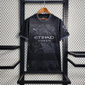 Maillot Manchester City édition Dragon 2024/25, maillot de football Le 12, devant avec logo et design moderne.