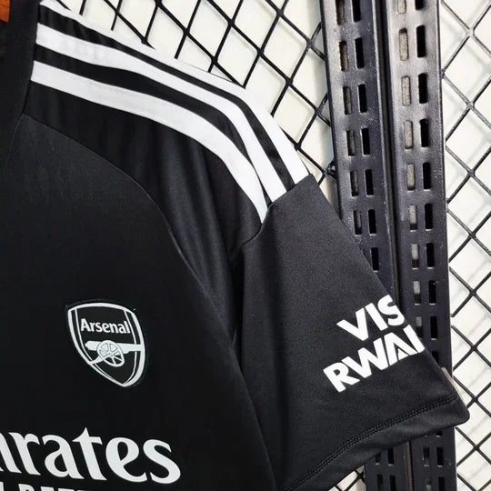 Maillot de gardien Arsenal 2023-2024 Le 12-ème Maillot, jersey vert avec détails noirs et logo du club.