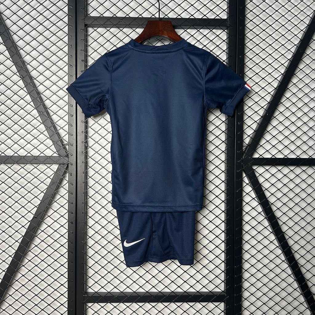 Maillot enfant PSG 2025-26, kit officiel Le 12 -ème Maillot, maillot de football avec logo et détails du club Paris Saint-Germain