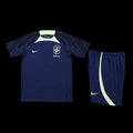 Ensemble Brésil Le 12 -ème Maillot, maillot de football avec le drapeau brésilien, vue de face, tissu en polyester, détails colorés