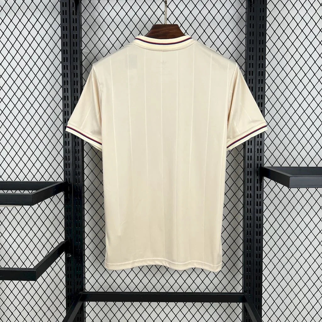 Maillot Lyon concept 2025-26 de la marque Le 12 -ème Maillot, maillot de football avec logo et design moderne visible en détail.