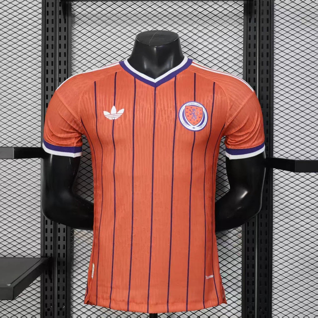 Maillot extérieur de l'Écosse pour la Coupe du Monde 2026, marque Le 12 -ème Maillot, vue de face avec détails du design.