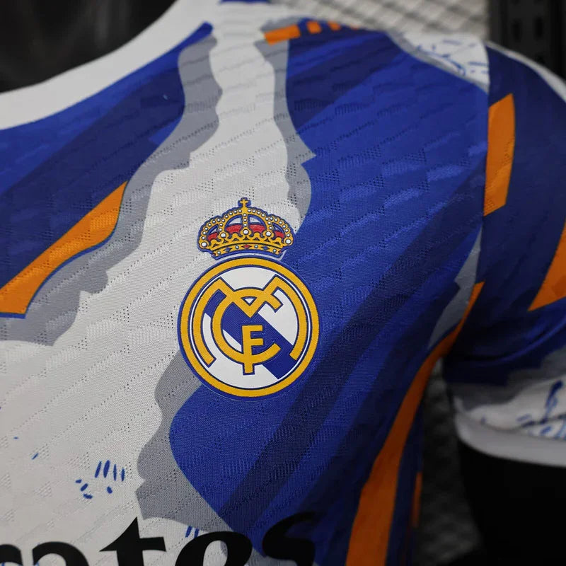 Maillot de football Real Madrid concept 2025-26 de la marque Le 12-ème Maillot, vue de face avec logo et design moderne.