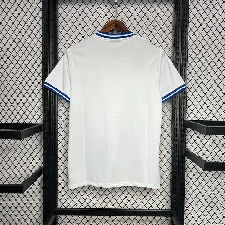 Maillot de football Angleterre 2024-2025 Le 12-ème Maillot, design concept avec logo et détails distinctifs.