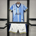 Maillot enfant Tottenham 2024/2025 Le 12 -ème Maillot, vue de face avec logo et détails de l'équipe.