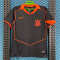 Maillot de football Corinthian Third 25/26 Le 12 -ème Maillot, vue de face avec logo et détails du maillot blanc et bleu