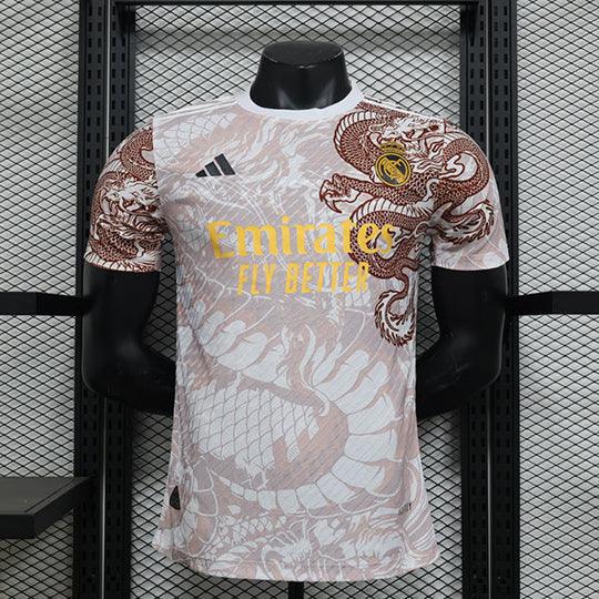 Maillot Real Madrid Concept 2024 Le 12 -ème, maillot de football blanc avec logo et détails bleus, vue de face.