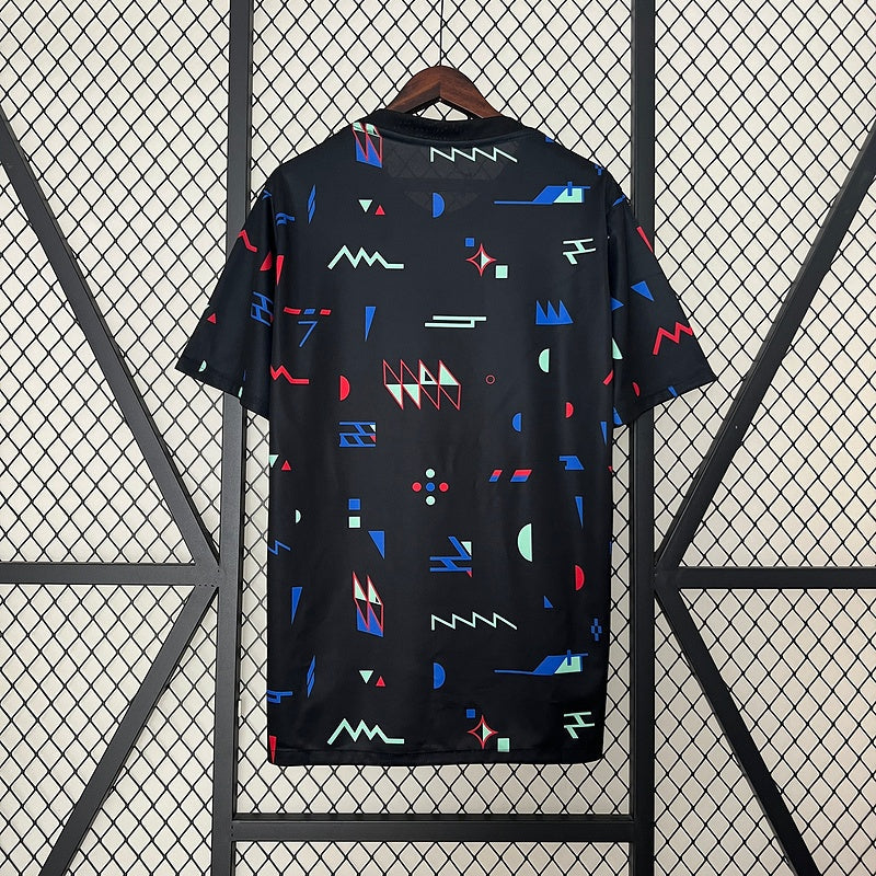 Maillot Portugal 25/26 Le 12 -ème Maillot, jersey de football avec logo Portugal, couleurs rouge et vert, vue frontale.