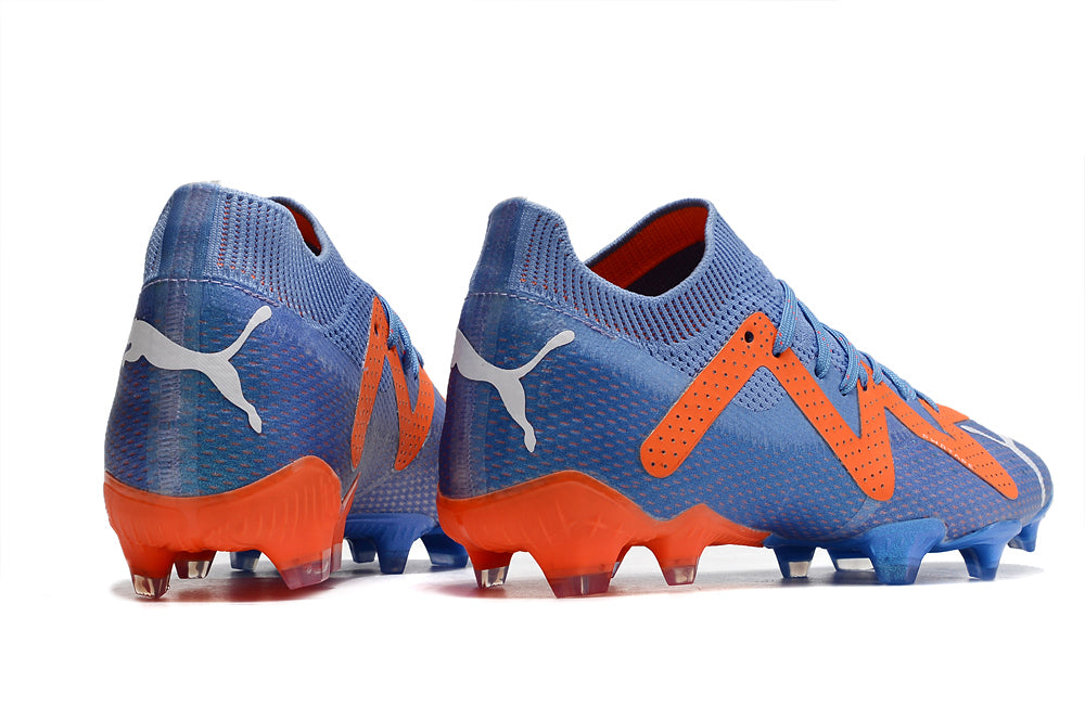 Crampons Future Ultimate FG de Le 12 -ème Maillot, crampons de football pour terrains fermes, avec pointes en métal robuste.