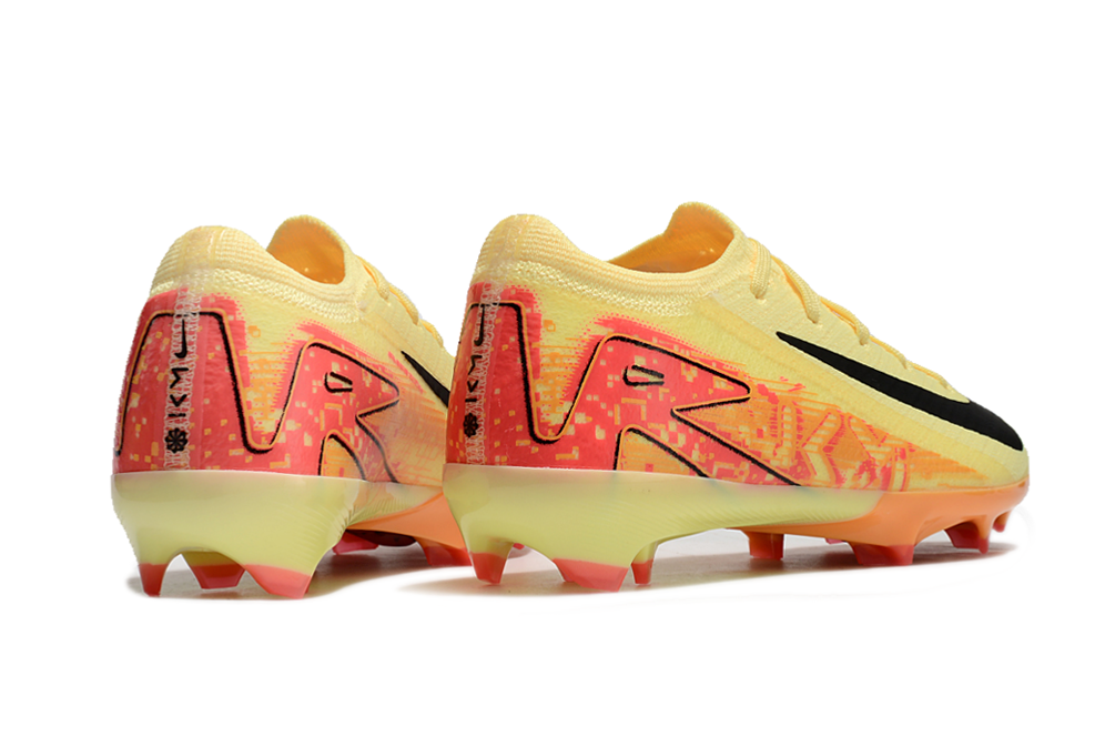 Crampons pour enfants Le 12 -ème Maillot, fixation robuste avec pointes en acier pour la randonnée hivernale.