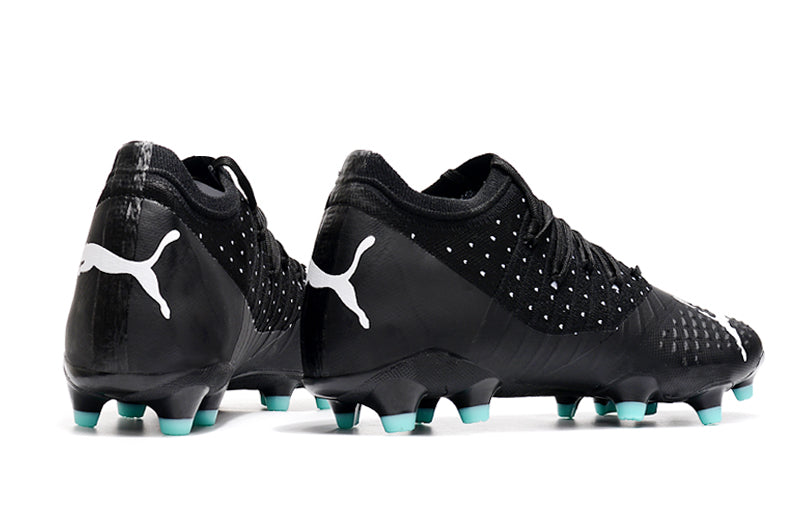 Crampons Future Z 1.3 Teazer FG de Le 12 -ème Maillot, avec pointes en acier et attaches réglables pour escalade.