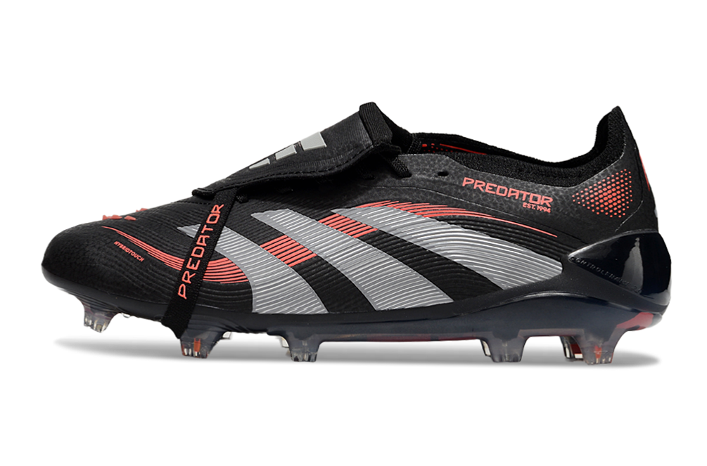 Crampons PREDATOR ACCURACY+ elite de Le 12 -ème Maillot, vue en gros plan avec pointes en acier pour alpinisme.