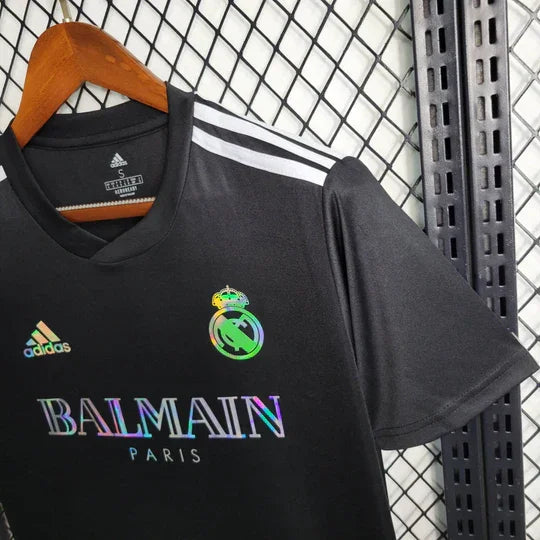 Maillot de football Real Madrid Balmain noir 2023-2024, jersey de l'équipe de football, détail du design en noir et logo Le 12 -ème Maillot