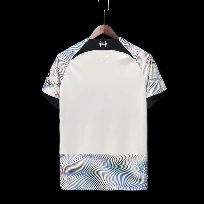 Maillot de football Liverpool saison 2022-2023 extérieur, marque Le 12 -ème Maillot, vue de face avec logo et détails du maillot