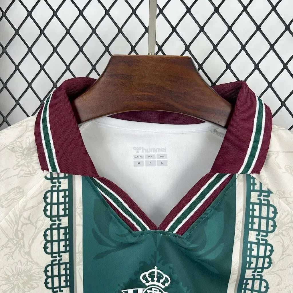 Maillot de football Betis concept 2025-26 de la marque Le 12 -ème, vue d'ensemble du design sur le maillot.