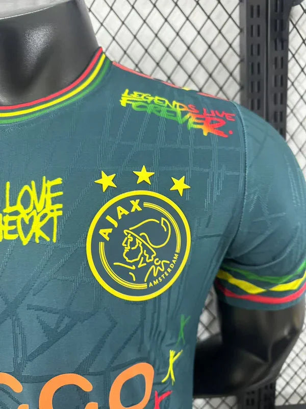 Maillot de football Ajax concept 2025-26 de la marque Le 12 -ème Maillot, vue de face avec design moderne et couleurs bleues.
