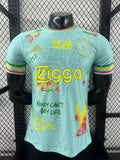 Maillot Ajax concept 2025-26 de Le 12 -ème Maillot, maillot de football avec design moderne et logo Ajax visible sur le devant