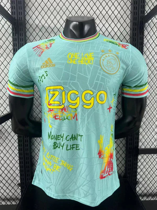 Maillot Ajax concept 2025-26 de Le 12 -ème Maillot, maillot de football avec design moderne et logo Ajax visible sur le devant