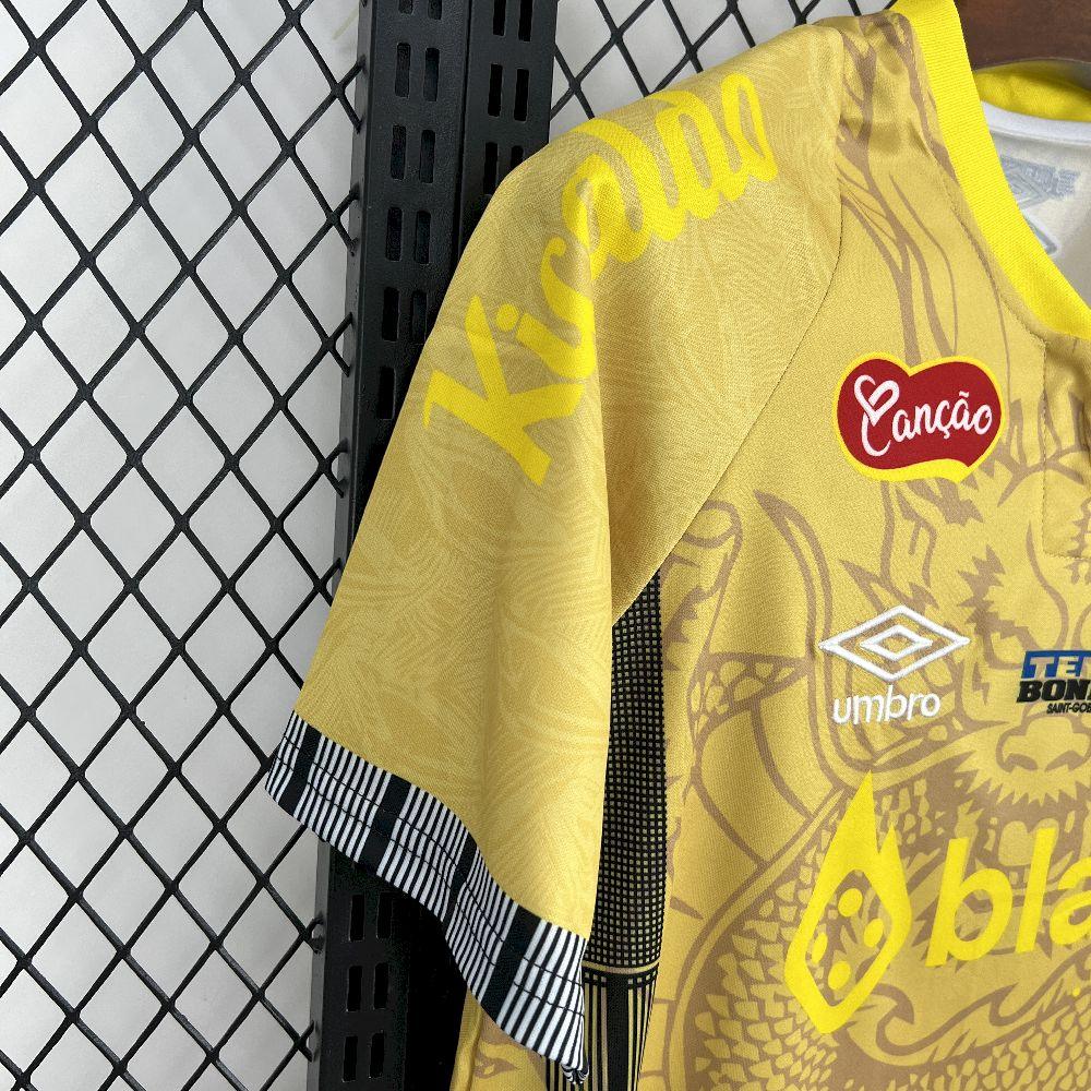 Maillot Santos concept 2025-26 de Le 12 -ème Maillot, design sportif avec logo et détails modernes visible sur l'image.