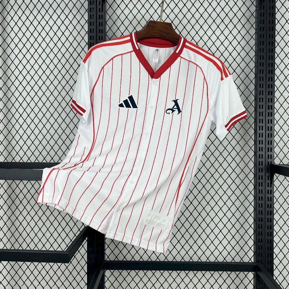 Maillot Arsenal concept 2025-26 de Le 12 -ème Maillot, maillot de football avec logo et design moderne, vue de face.