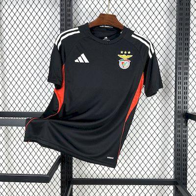 Maillot d'entraînement Benfica 2025-26 Le 12-ème Maillot, jersey vert avec logo du club et détails de sport.