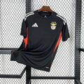 Maillot d'entraînement Benfica 2025-26 Le 12-ème Maillot, jersey vert avec logo du club et détails de sport.