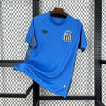 Maillot de gardien Santos 2025-26, en tissu technique avec logo Le 12 -ème Maillot, vue de face sur fond blanc