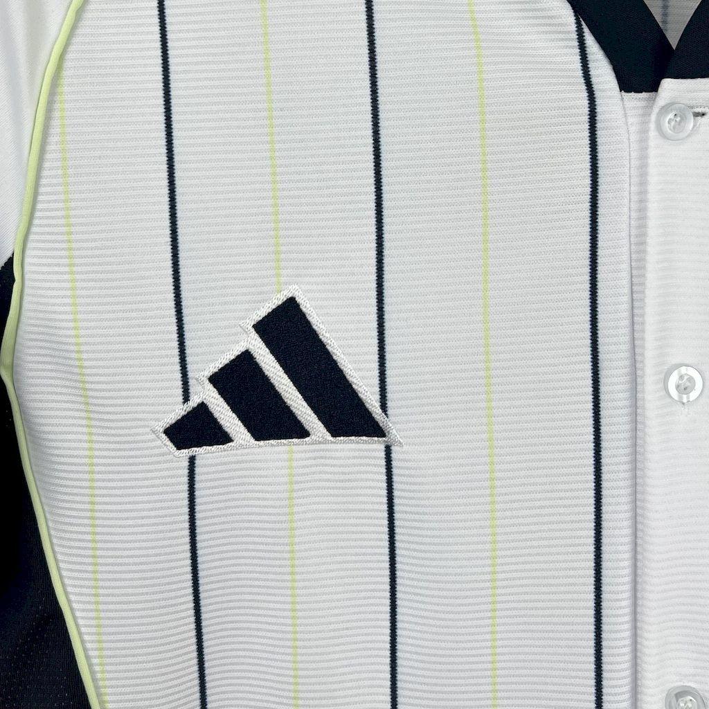 Maillot concept Real Madrid 2025-26, maillot de football Le 12 -ème Maillot, vue de face avec logo et design moderne