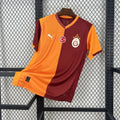 Maillot de football Galatasaray 2025-26, marque Le 12 -ème, devant blanc avec logo du club et détails en rouge et jaune