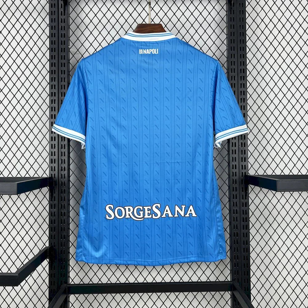Maillot Napoli 2025-26 de la marque Le 12 -ème Maillot, vue de face avec logo et design officiel, tissu bleu et blanc.