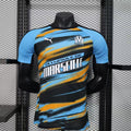 Maillot de football Marseille 25/26 Le 12-ème Maillot, maillot spécial joueur B, vue de face avec logo et détails.