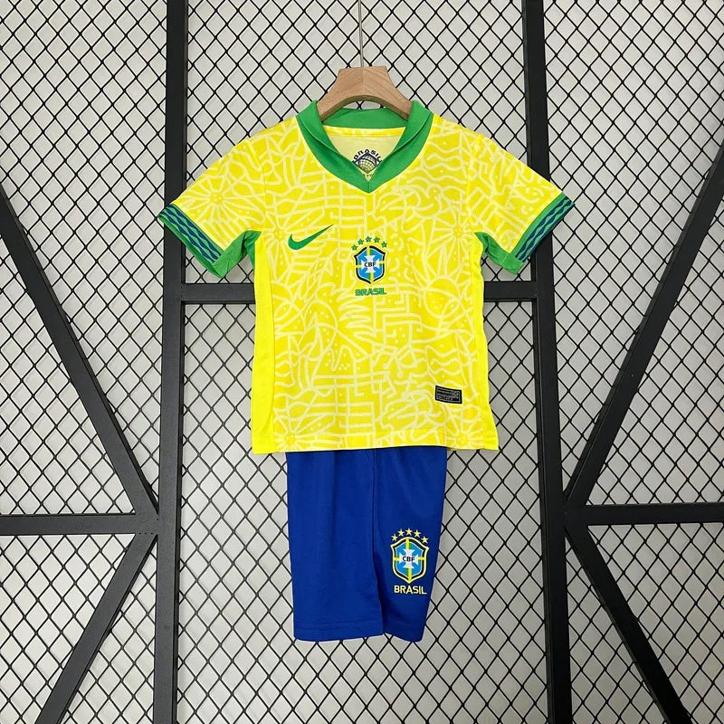 Maillot pour enfant Brésil 2024/2025, kit officiel Le 12 -ème Maillot, avec maillot et short aux couleurs du Brésil.