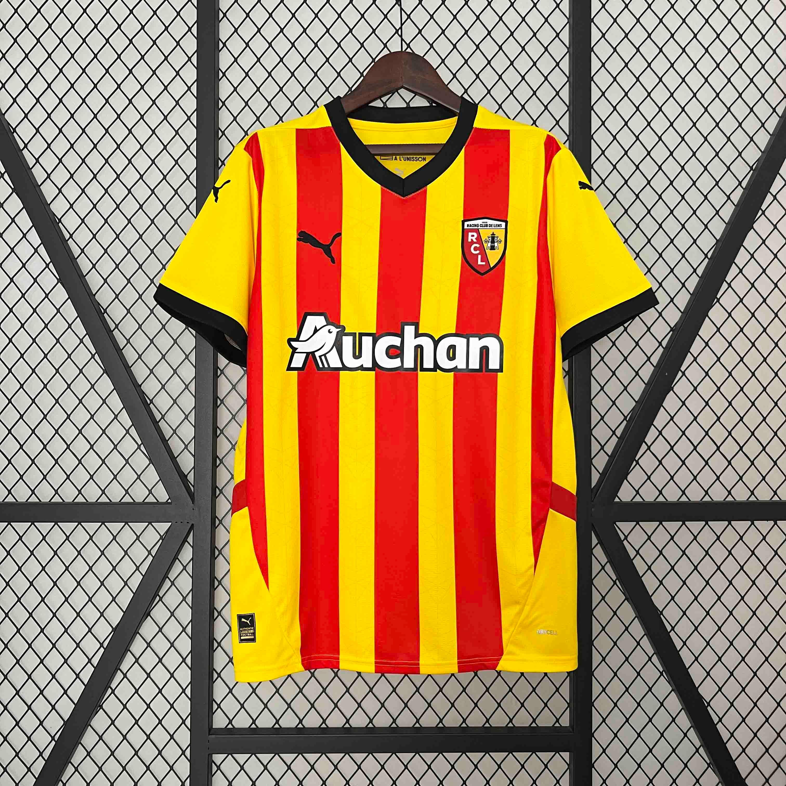 Maillot de football Lens 2024-25, maillot officiel de l'équipe Le 12 -ème Maillot, avec logos et design moderne visible.