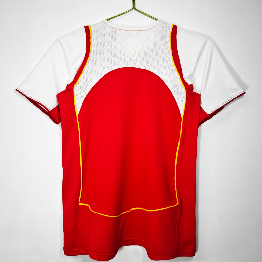 Maillot domicile rétro de l'Arsenal 2004-2005, marque Le 12 -ème Maillot, vue de face avec logo et détails du maillot.