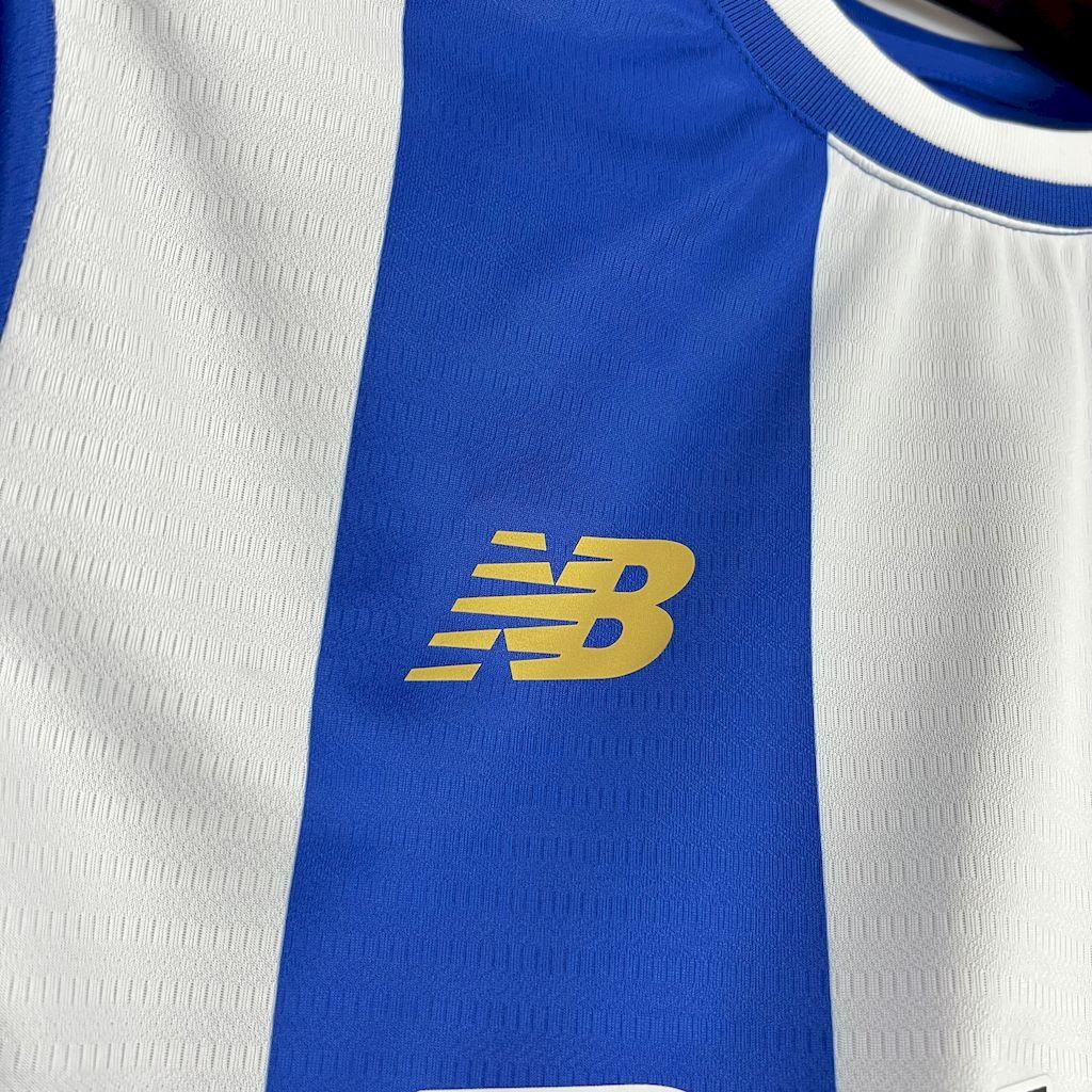 Maillot de football Porto 2025-26, marque Le 12 -ème Maillot, vue de face avec logo et détails du design bleu et blanc.