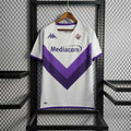 Maillot extérieur Fiorentina 2022-23 Le 12 -ème Maillot, maillot de football violet avec logo et détails de l'équipe.