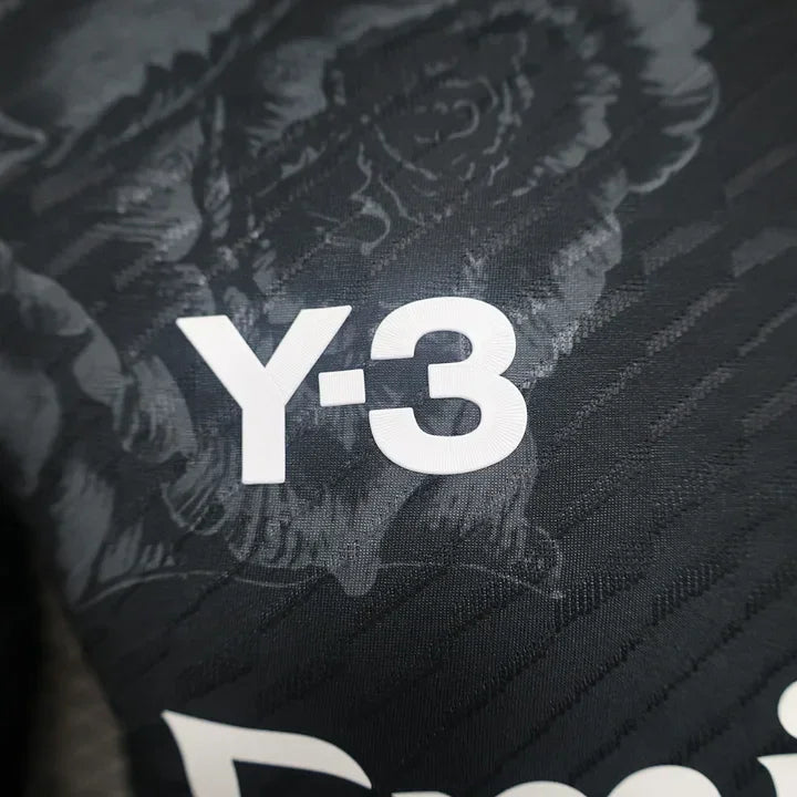 Maillot de football Real Madrid Y3 noir 2024-2025 de Le 12 -ème Maillot, vue front avec logo et détails du design.