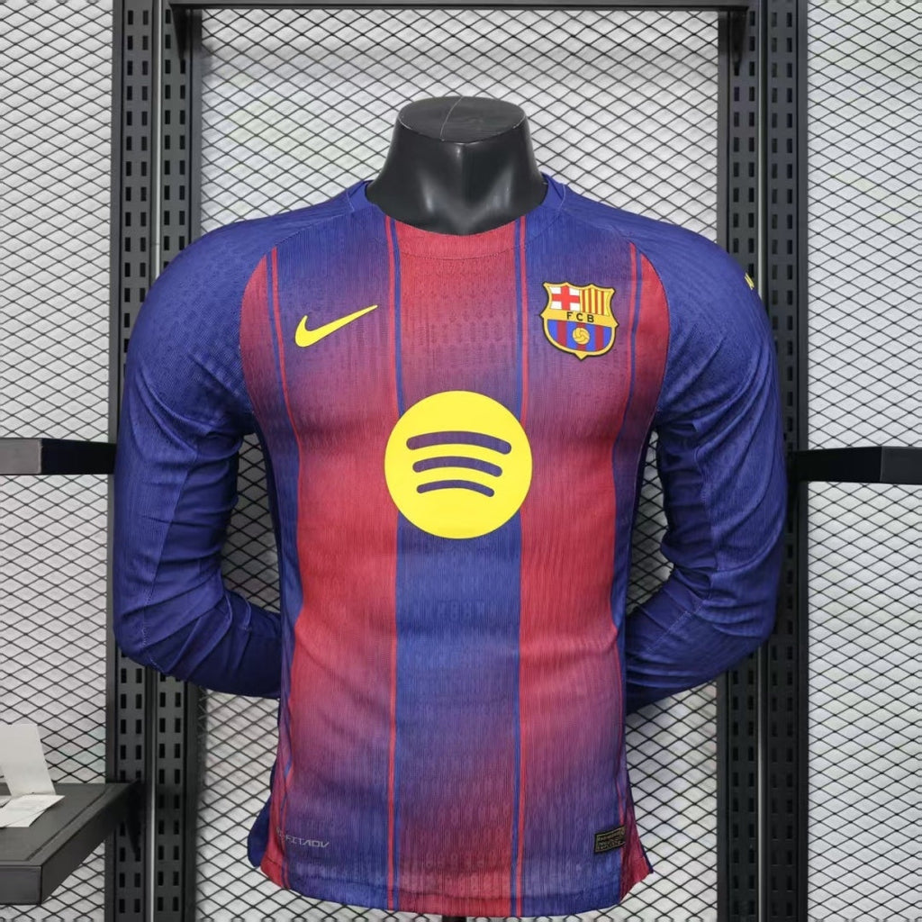 Maillot domicile FC Barcelone 25/26 à manches longues, marque Le 12 -ème Maillot, vue de face avec logo et design officiel