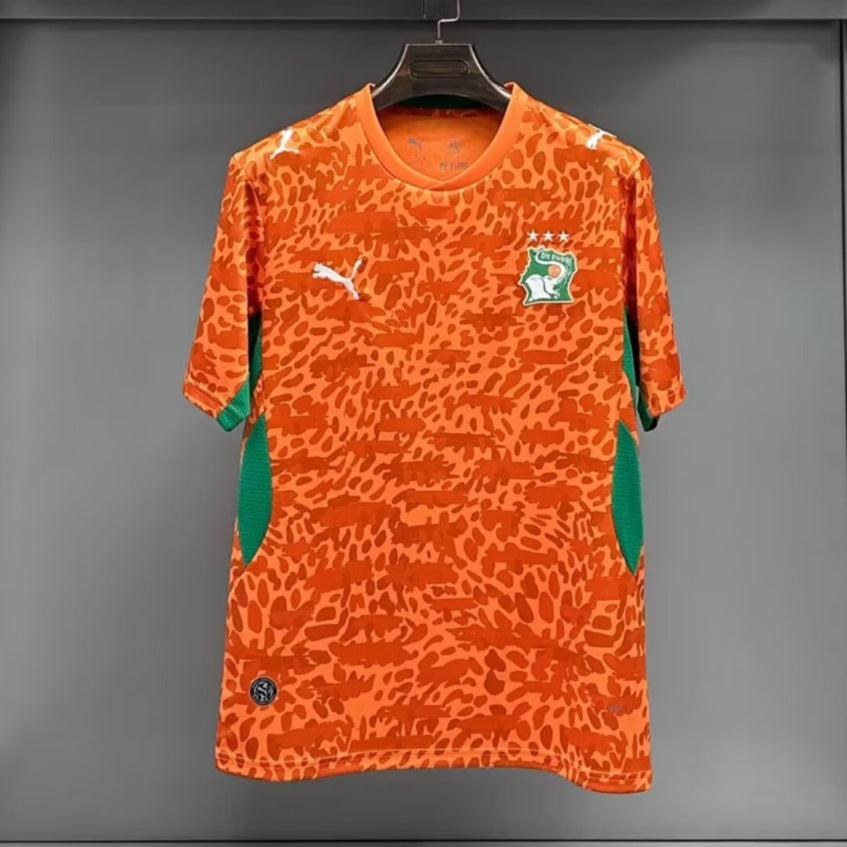 Maillot 25/26 Côte d'Ivoire Le 12 -ème Maillot, maillot de football aux couleurs ivoiriennes, vue de face avec logo et détails.