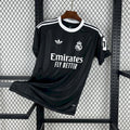 Maillot d'entraînement Real Madrid 2025-26, marque Le 12 -ème Maillot, vue front avec logo et détails du maillot blanc.