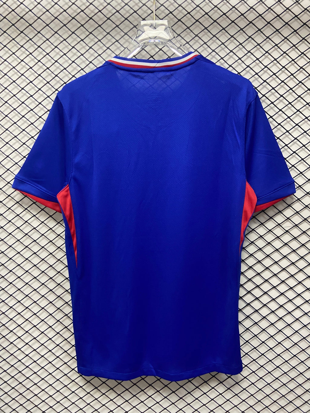 Maillot domicile 24/25 France de Le 12 -ème Maillot, maillot de football bleu avec logo de l'équipe nationale.