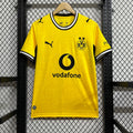 Maillot domicile Dortmund 26/27 de Le 12 -ème Maillot, maillot de football jaune avec logo du club et détails bleus.