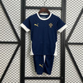 Maillot enfant Portugal 2025-26 de Le 12 -ème Maillot, kit d'entraînement avec logo et design officiel.