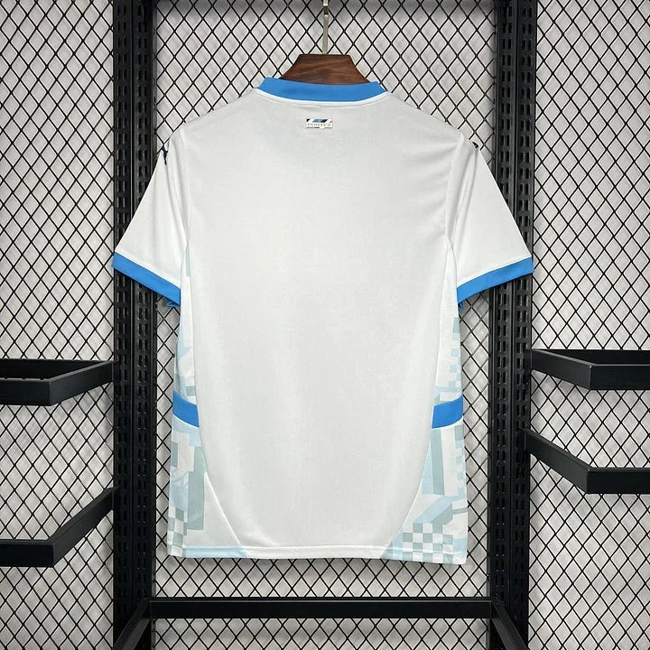 Maillot Olympique de Marseille saison 2024-25, marque Le 12 -ème Maillot, vue de face avec logo et détails du design.