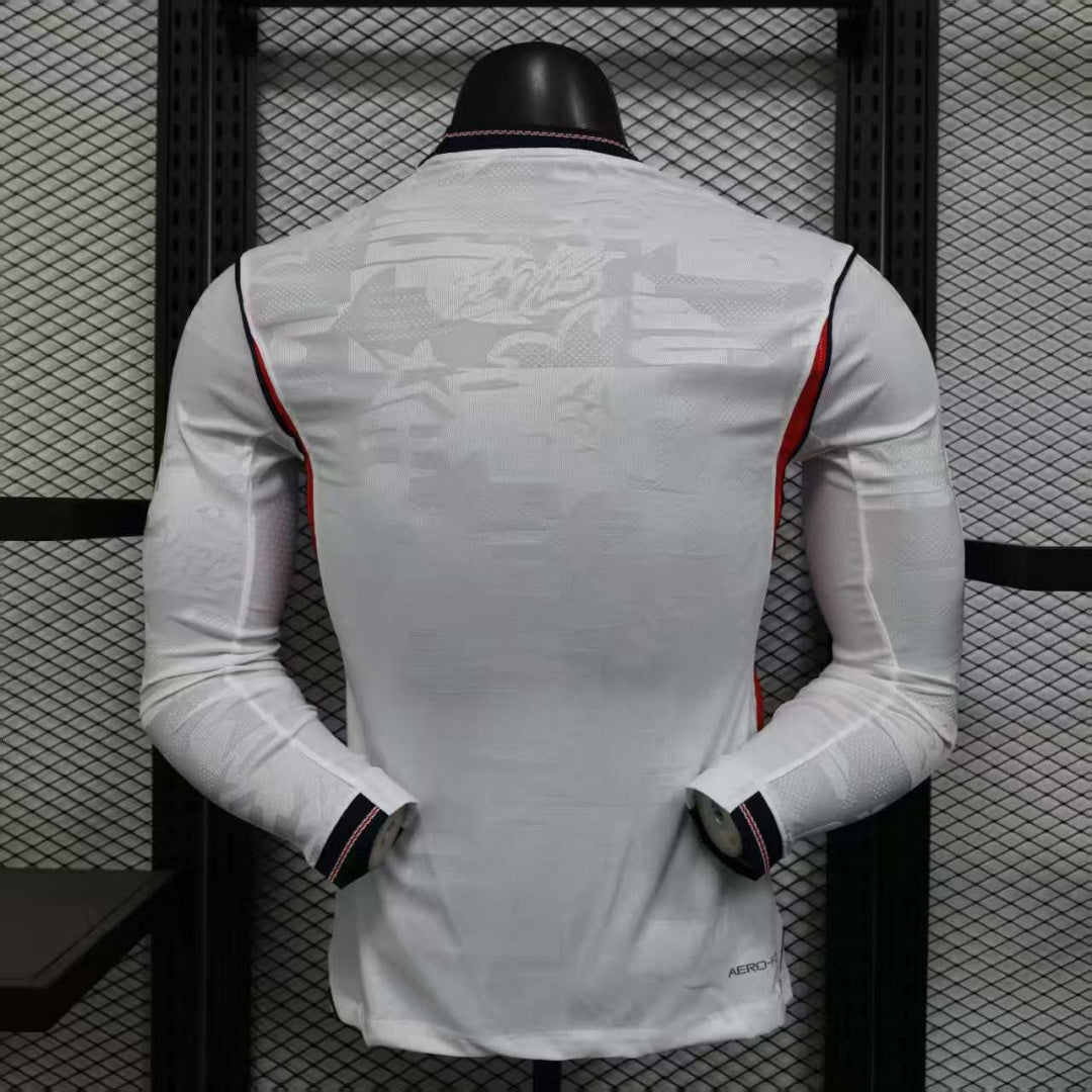 Maillot domicile de l'Angleterre 25/26 à manches longues, marque Le 12 -ème Maillot, devant avec logo et design officiel.