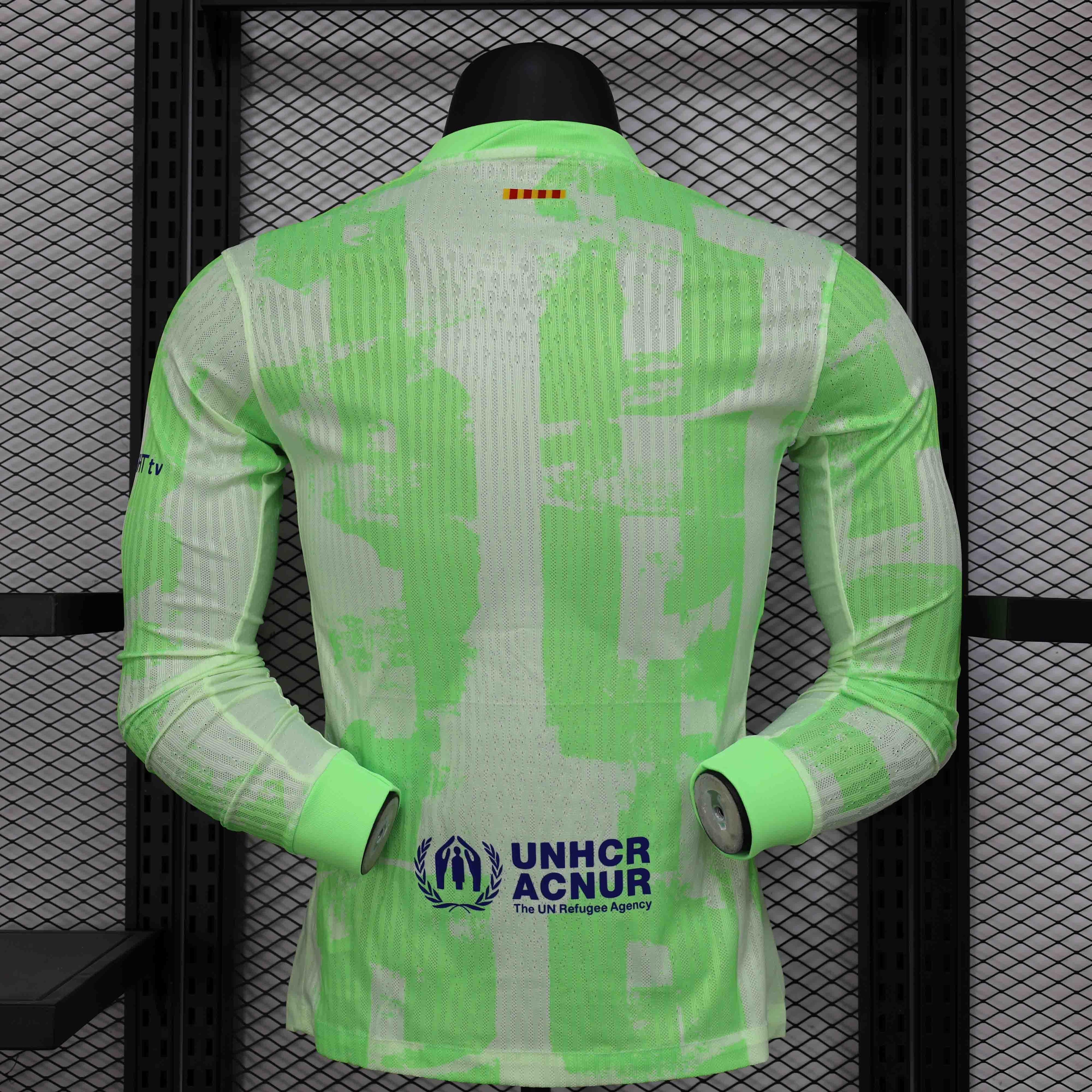 Maillot à manches longues Barcelone 24-25 de la marque Le 12-ème Maillot, vue de face sur fond neutre.