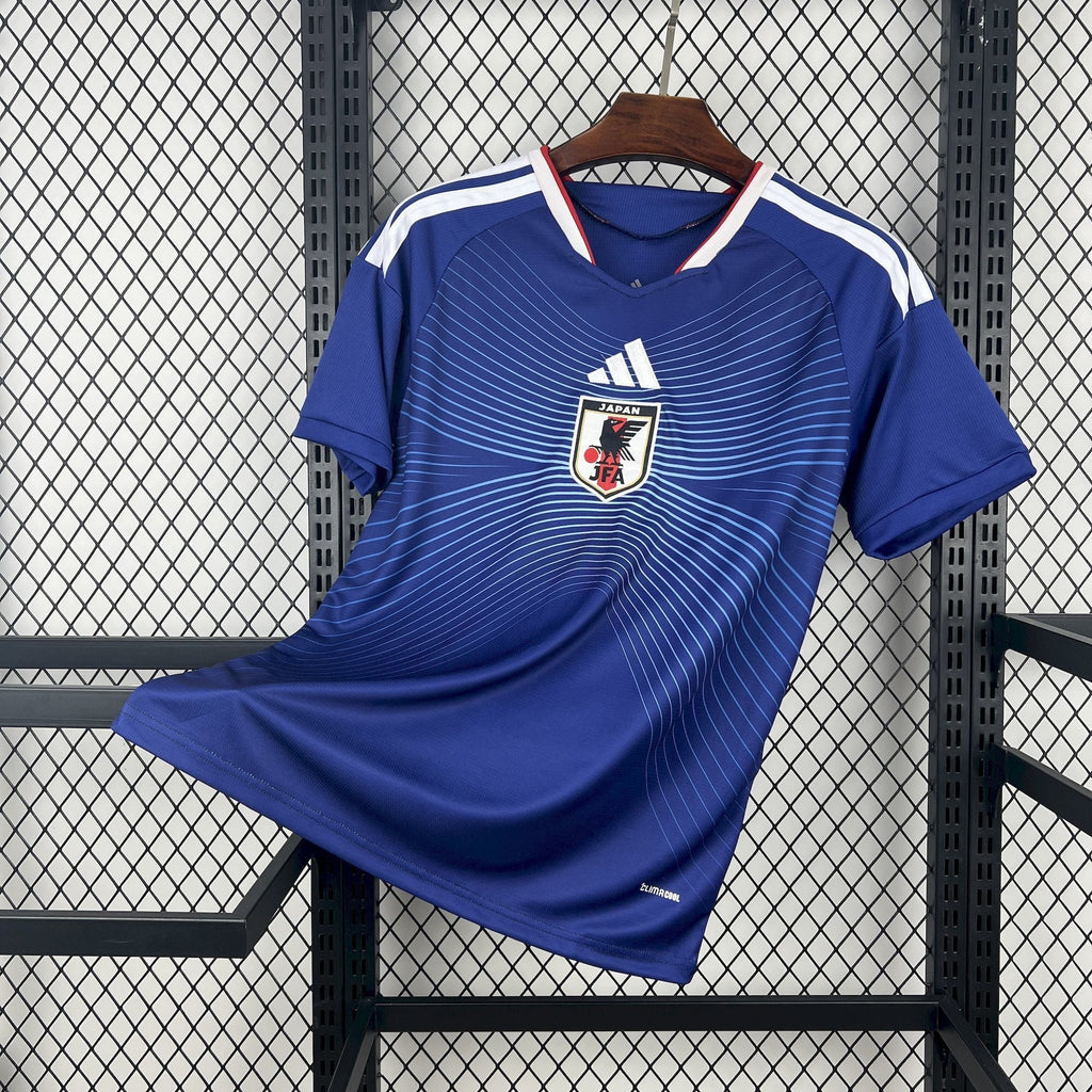 Maillot du Japon pour la Coupe du Monde 2026, fabriqué par Le 12 -ème Maillot, vue de face, détails du design et logo visible.